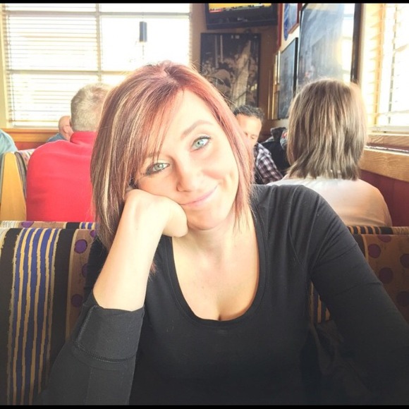 Profile Picture of Danielle Wickliff (@daniir22) on Poshmark