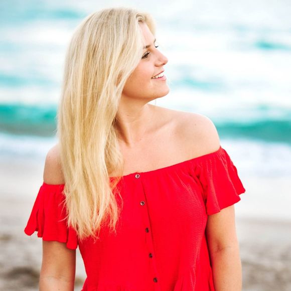 Profile Picture of Philippa Davin (@philippada) on Poshmark