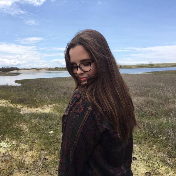Profile Picture of Bobbie Richards (@zouthbeach) on Poshmark