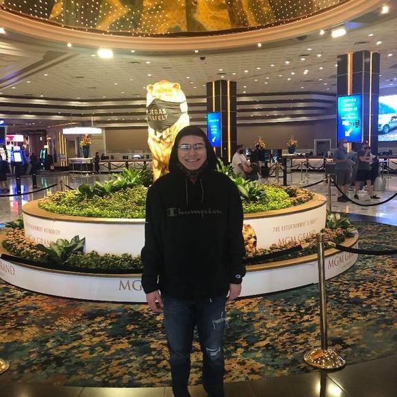 Profile Picture of Christopher Chamberlain (@chris142498) on Poshmark