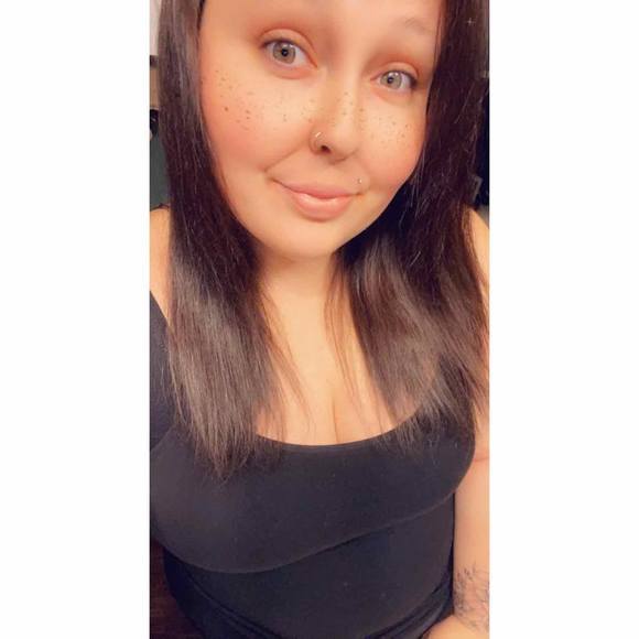 Profile Picture of Angela Post (@angelapost98) on Poshmark