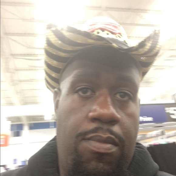 Profile Picture of Tim Long (@timlong) on Poshmark