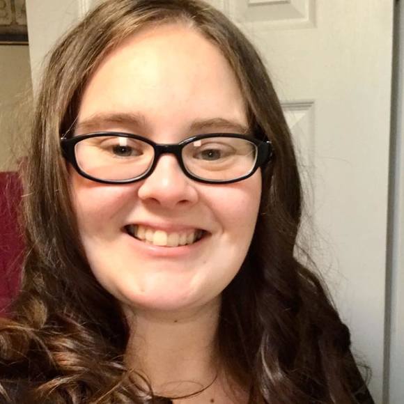 Profile Picture of Jessica Kattelman (@gulliegal28) on Poshmark