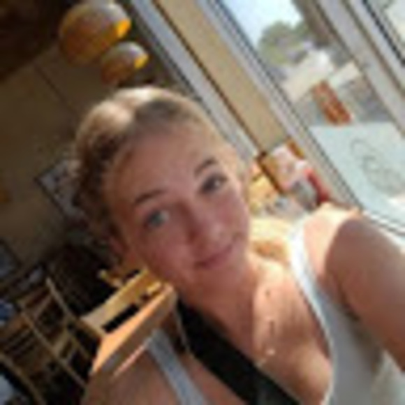Profile Picture of Tara Schuller (@taraleanne2004) on Poshmark