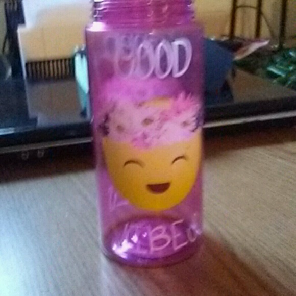 Profile Picture of Miranda Kirby (@mirandakirby) on Poshmark