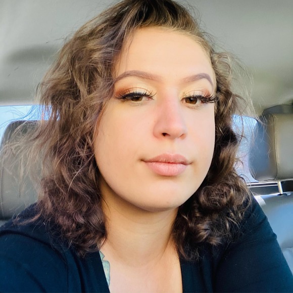Profile Picture of Missy Gonzalez (@missygonzale157) on Poshmark