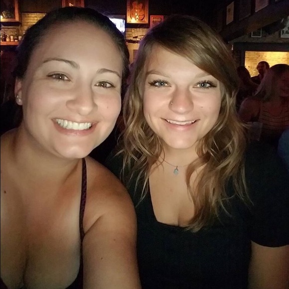 Profile Picture of Carrie Rutten (@carrieberriez) on Poshmark