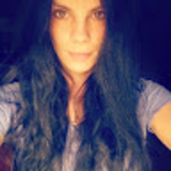 Profile Picture of Elizabeth Strzalka (@estrzalka3) on Poshmark