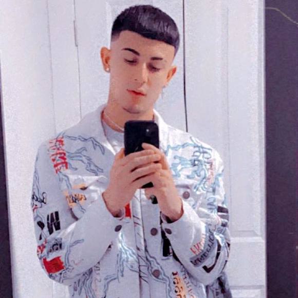 Profile Picture of Fernando Paz (@fernandopaz) on Poshmark