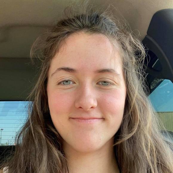 Profile Picture of Kylie Edblad (@kylieedblad) on Poshmark