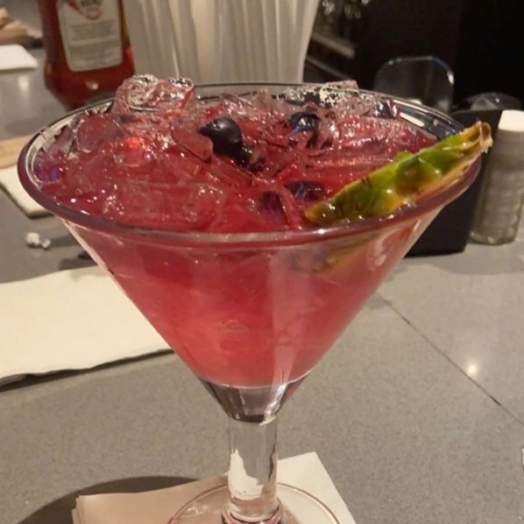 Profile Picture of Isiah Alexander (@dino1998) on Poshmark