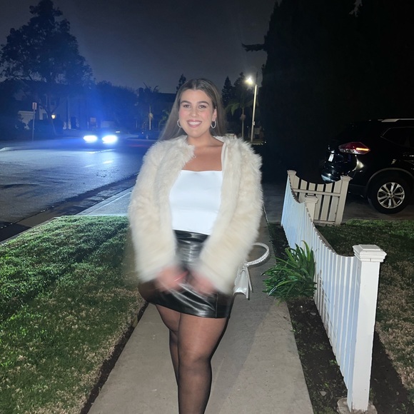 Profile Picture of Rachael Montemayor (@rachaelmont) on Poshmark