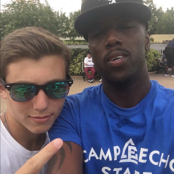 Profile Picture of Camil Owono (@camil17) on Poshmark
