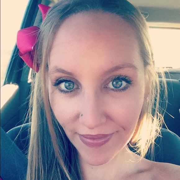 Profile Picture of Carissa Maikranz (@rissamaikranz) on Poshmark