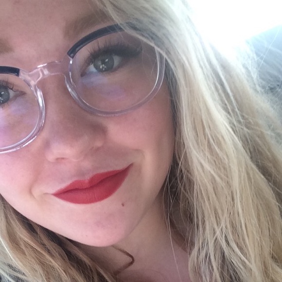 Profile Picture of Alexia Shearer (@alexdawn16) on Poshmark