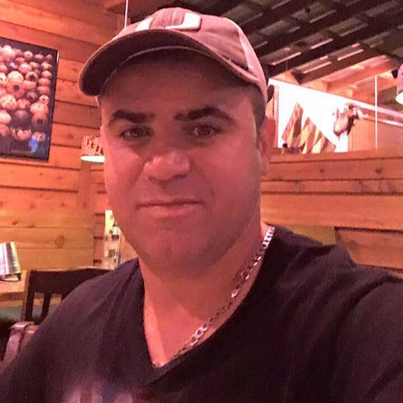 Profile Picture of Claudio Goncalves (@claudiogoncalve) on Poshmark