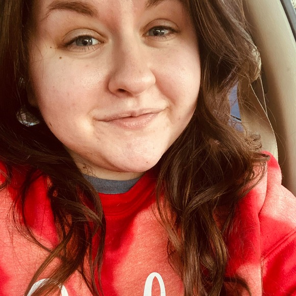 Profile Picture of Hannah Huffman (@smellysquid) on Poshmark