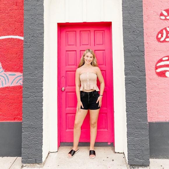 Profile Picture of Elizabeth Devargas (@elizabethkdev) on Poshmark