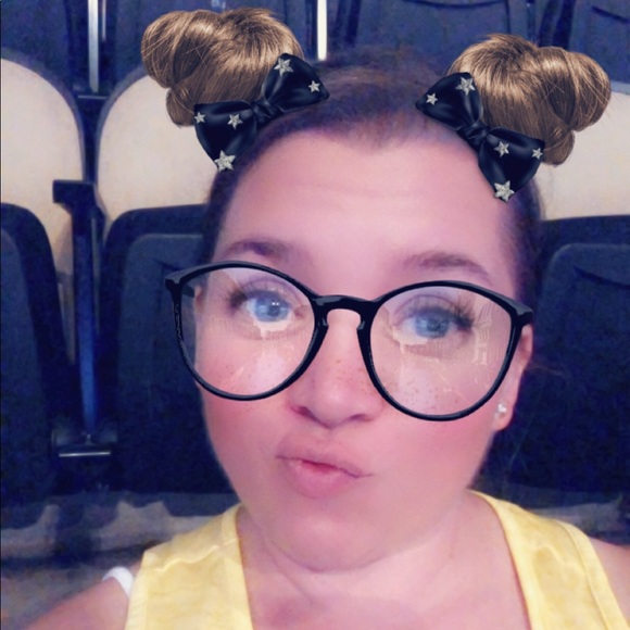 Profile Picture of Billie Rumbarger (@billie222) on Poshmark