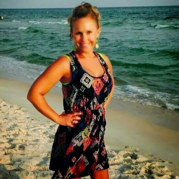 Profile Picture of Carrie e Cross (@carriecec) on Poshmark