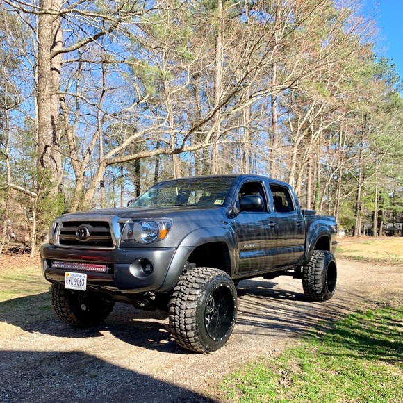 Profile Picture of Tyler Root (@tylerroot57) on Poshmark