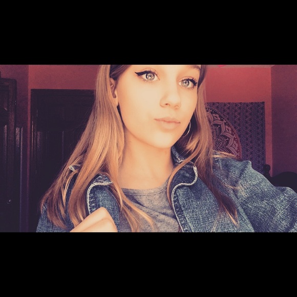 Profile Picture of Harmonie Clauer (@harmonie_clauer) on Poshmark