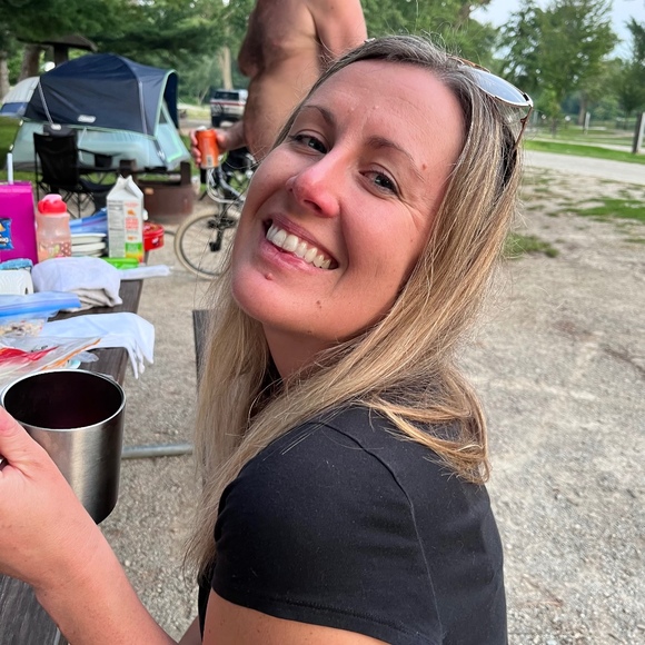 Sarah Colony - Poshmark Profile Picture of Sarah Colony (@sarahcolony) on Poshmark