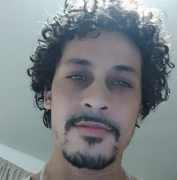 Profile Picture of Chris Aviles (@kashruze) on Poshmark