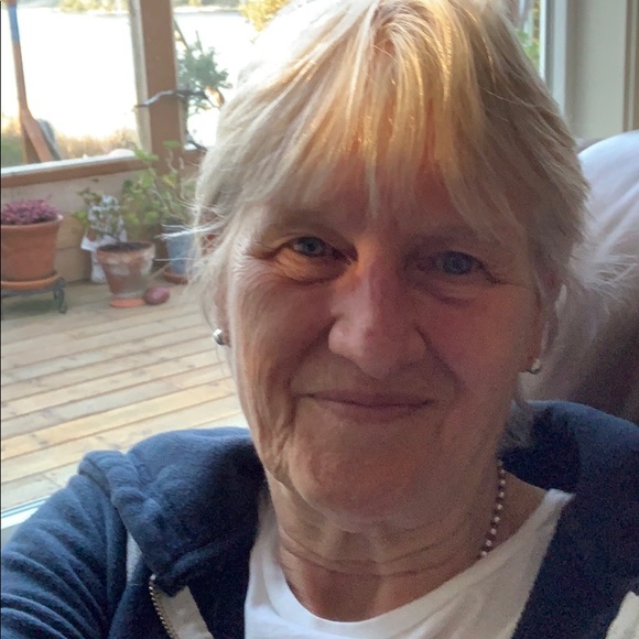 Profile Picture of Ellen Diemel (@ellenadiemel) on Poshmark