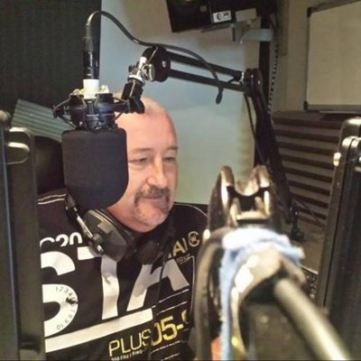 Profile Picture of Sinefmbreakfast (@sinefmbreakfast) on Twitter