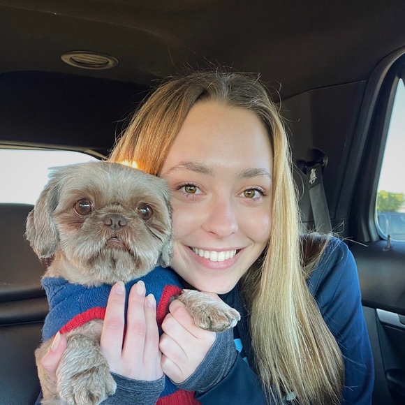 Profile Picture of Caroline Boyd (@boydcaroline) on Poshmark