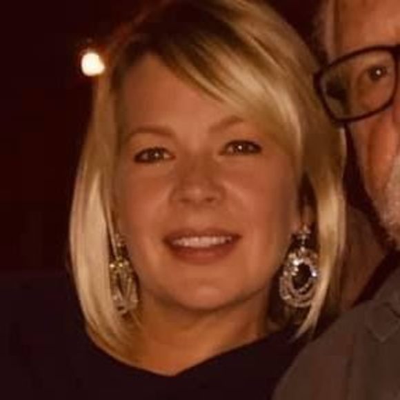 Profile Picture of Tricia Proctor breidenthal (@thefrizzycat) on Poshmark