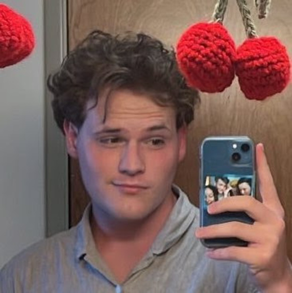 Brandon Chantrill - Poshmark Profile Picture of Brandon Chantrill (@bchantrill) on Poshmark