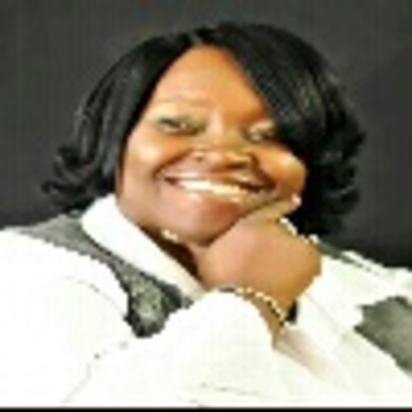 Profile Picture of Frankie Pippins (@mzfrankie) on Poshmark