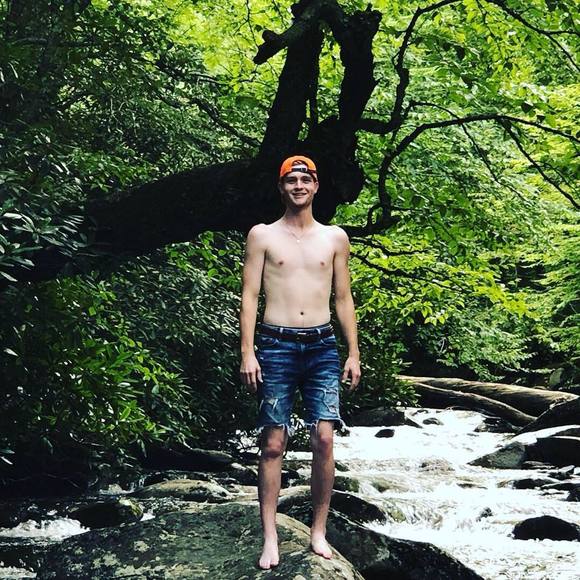Profile Picture of Josh Barnes (@joshbarnes20) on Poshmark