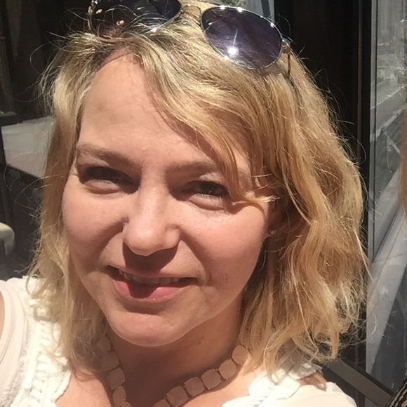 Profile Picture of Anke Smith (@anke1) on Poshmark