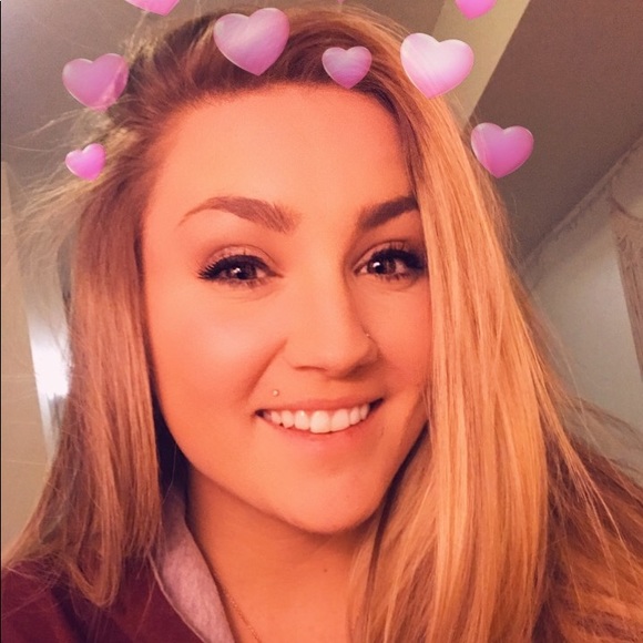 Profile Picture of Layne Waggoner (@layyne11) on Poshmark