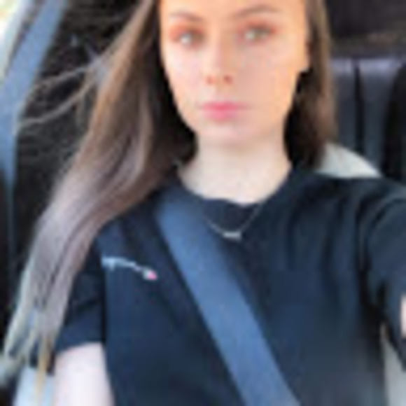 Profile Picture of Julia Jost (@jajules1221) on Poshmark