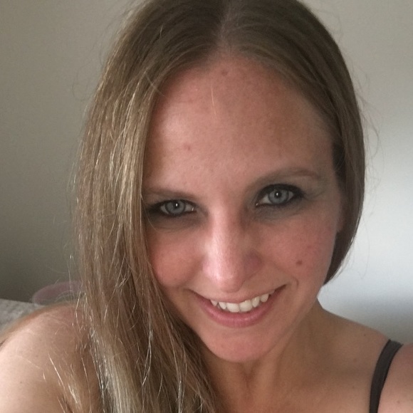 Profile Picture of Stephanie Bielek (@sbb71578) on Poshmark