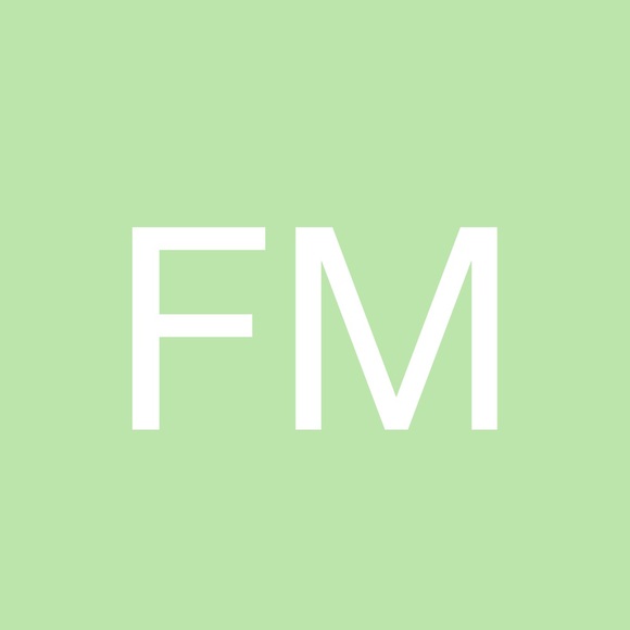 Profile Picture of Faye Mitchell (@laurenfaudree) on Poshmark