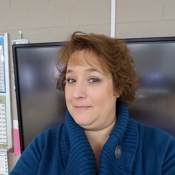 Profile Picture of Joelann Girau (@joelanng) on Poshmark