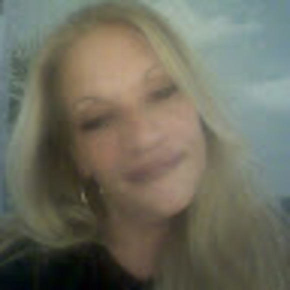 Profile Picture of Rosemarie Mcnamara-roberts (@rosemarie33288) on Poshmark