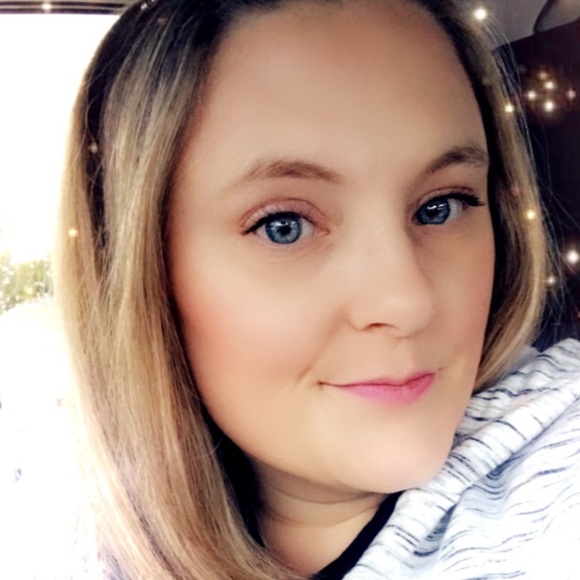 Profile Picture of Kristin Haviland (@khstyle1) on Poshmark