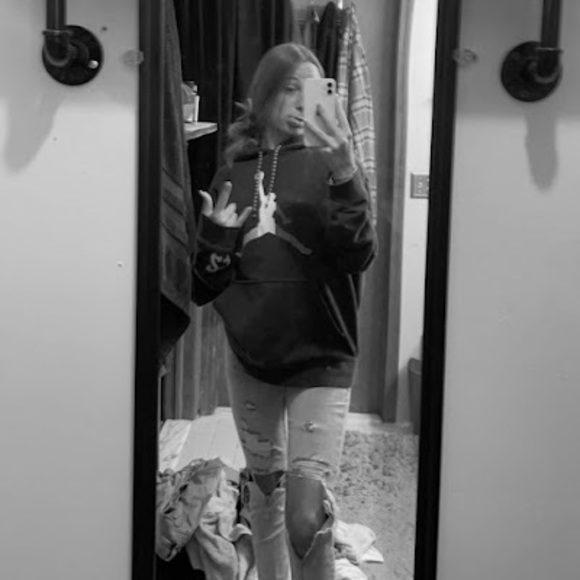 Profile Picture of Lillian Mcparland (@lillianmcparlan) on Poshmark