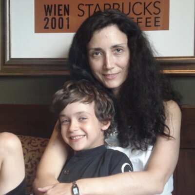 Profile Picture of Robin Zachary (@prop_closet) on Twitter