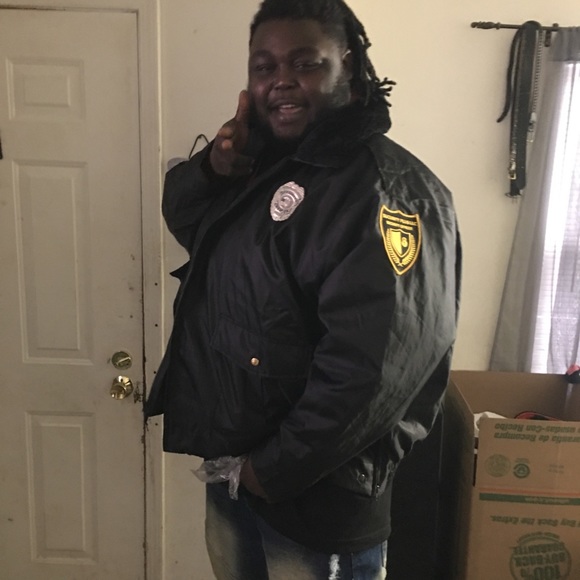 Profile Picture of Aaron Starling (@kingofaprince5) on Poshmark