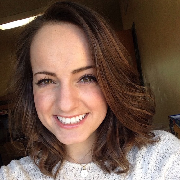 Profile Picture of Taylor Hahn (@thahn000) on Poshmark