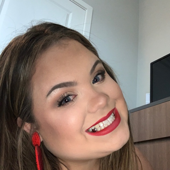 Profile Picture of Taylor Rakestraw (@taymak21) on Poshmark