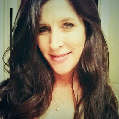 Profile Picture of Jodie Roll (@jodella44) on Twitter