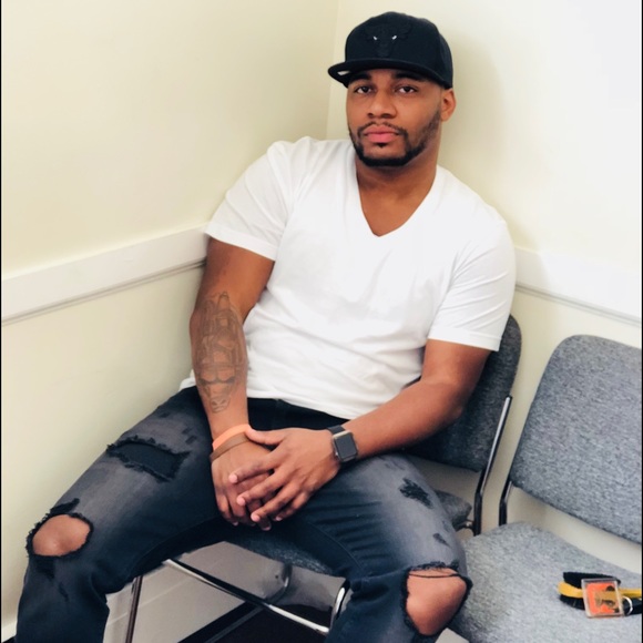 Profile Picture of Michael Currey (@mikemike0803) on Poshmark
